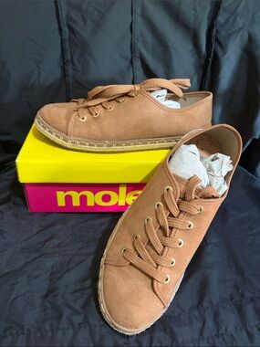 Women’s Casual Lace-Up Suede Sneaker in Tan